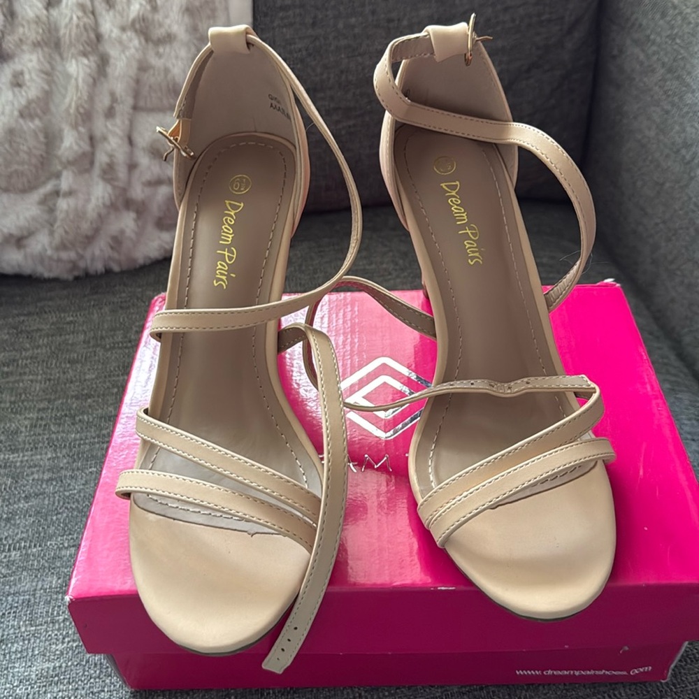 Women’s High Heel Shoes in Cream, Size 6.5